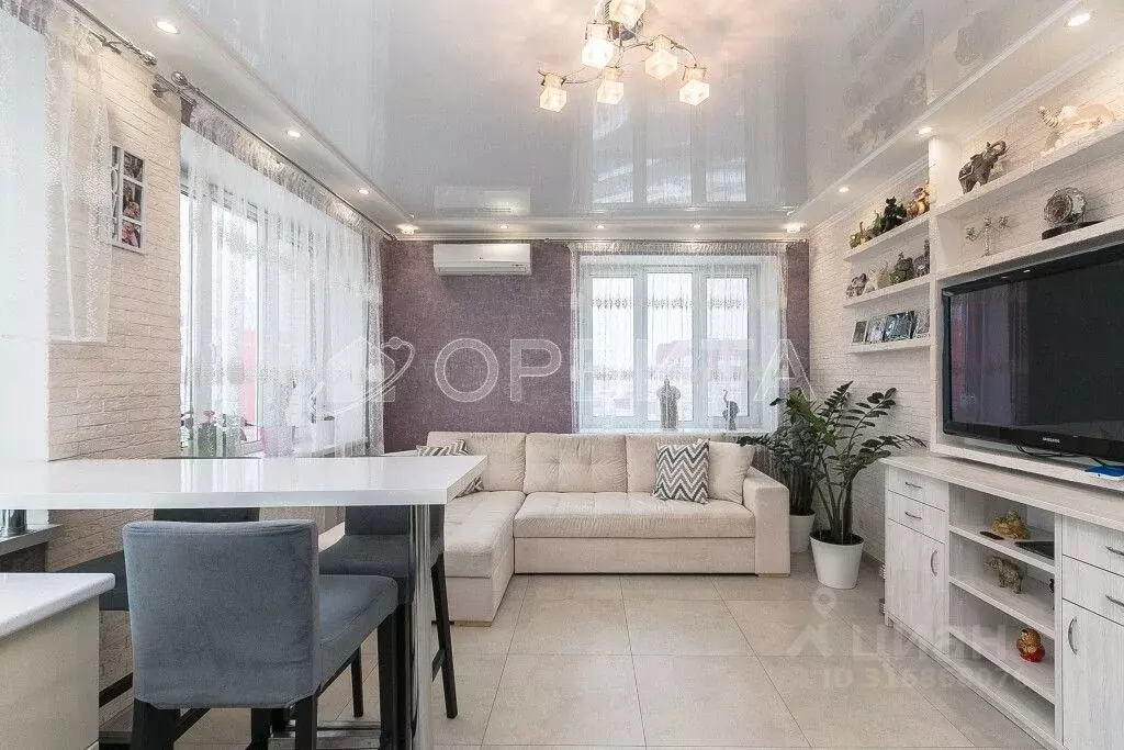 2-к кв. Тюменская область, Тюмень ул. Пермякова, 77 (63.6 м) - Фото 0