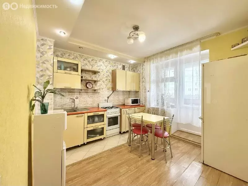 3-комнатная квартира: Чебоксары, Пролетарская улица, 25 (81.2 м) - Фото 1