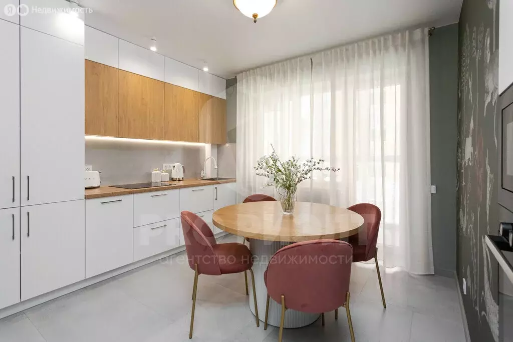 3-комнатная квартира: Калининград, Старокаменная улица, 3А (84.6 м) - Фото 1