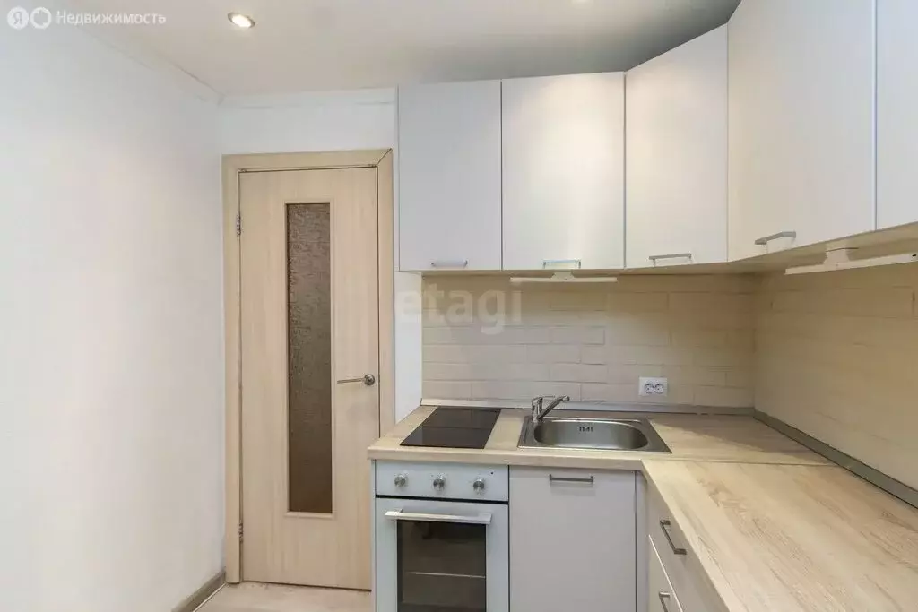 3-комнатная квартира: Тюмень, улица Энергетиков, 6 (41 м) - Фото 1