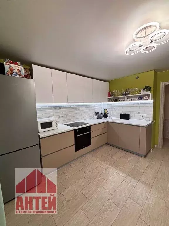 2-к кв. Нижегородская область, Нижний Новгород Вятская ул., 4 (62.2 м) - Фото 1