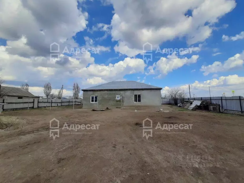 Дом в Волгоградская область, Дубовский район, Пичужинское с/пос, с. ... - Фото 2