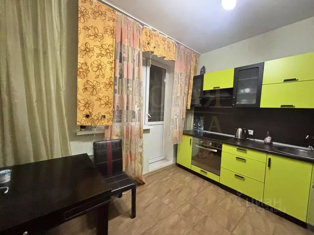 2-к кв. Белгородская область, Старый Оскол Степной мкр, 18 (72.0 м) - Фото 1