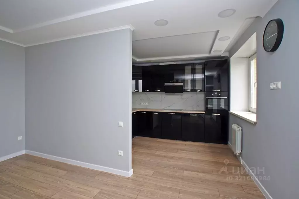 3-к кв. Омская область, Омск ул. Волховстроя, 11 (80.0 м) - Фото 1