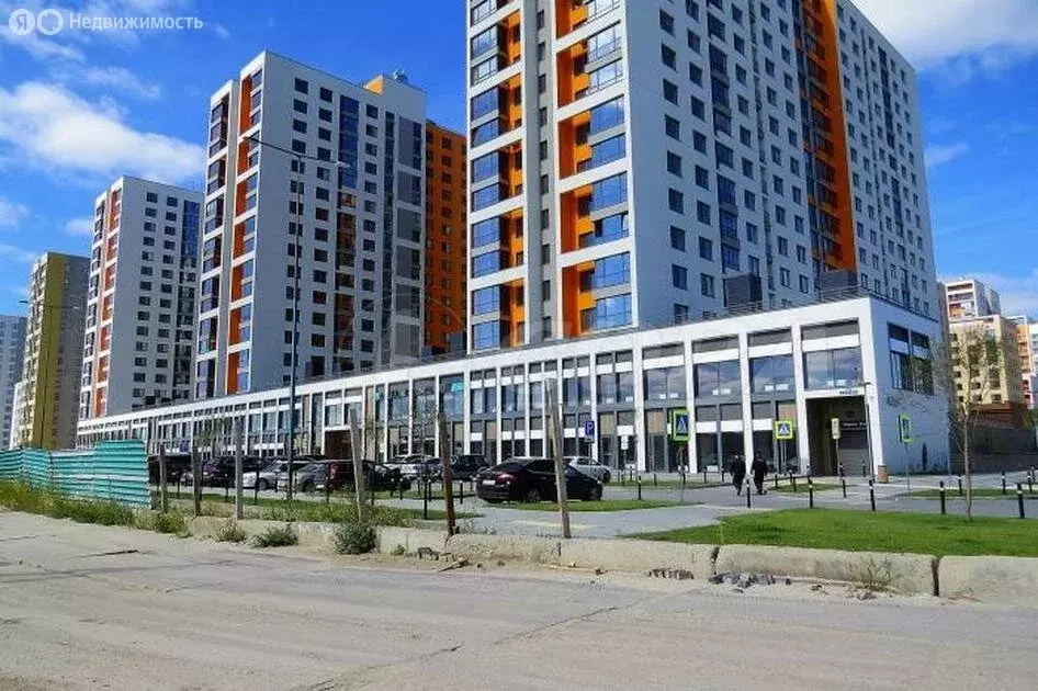 2-комнатная квартира: Тюмень, улица Ю.-Р.Г. Эрвье, 32к1 (64 м) - Фото 1