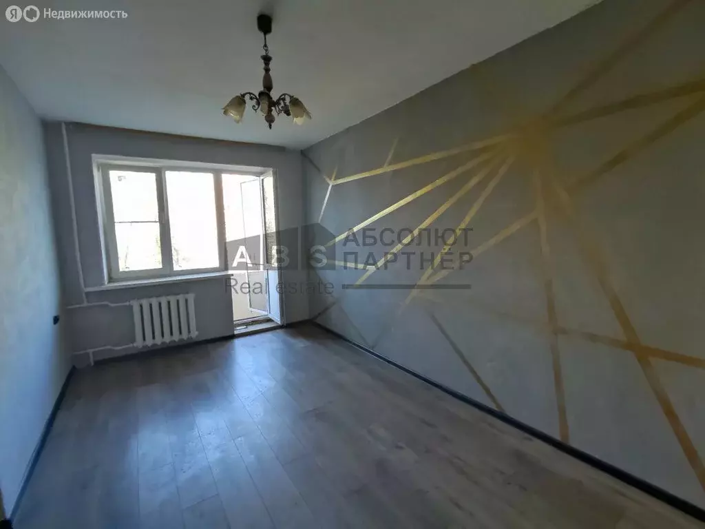 3-комнатная квартира: Великий Новгород, район Софийская сторона, улица ... - Фото 1