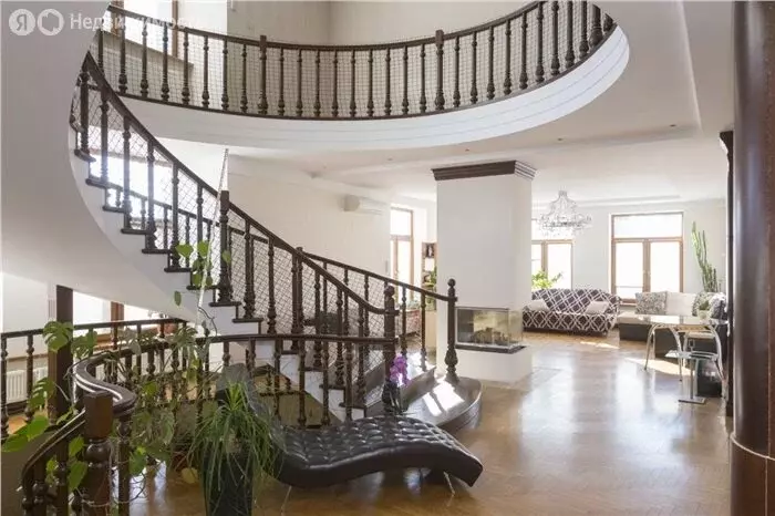 Дом в Тольятти, микрорайон Портовый, улица Комзина (840 м) - Фото 1