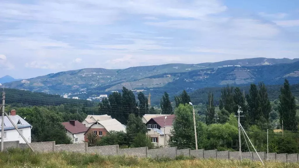 Участок в Ставропольский край, Кисловодск городской округ, пос. ... - Фото 0