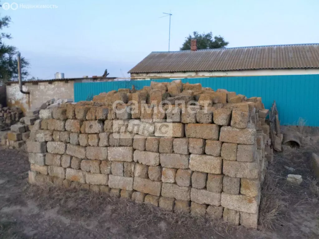 Дом в Ики-Бурульский район, посёлок Бага Бурул, улица Ленина, 1 (80.1 ... - Фото 0