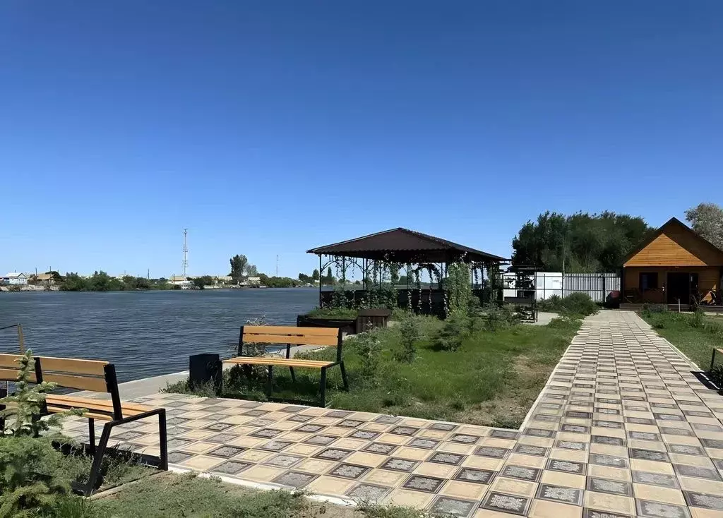 Дом в Астраханская область, Икрянинский район, с. Мумра ул. Дудкина, ... - Фото 1