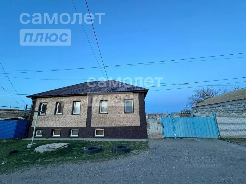 Дом в Астраханская область, Наримановский район, с. Старокучергановка ... - Фото 0