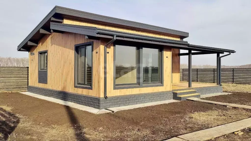 Дом в Омская область, Омский район, Пушкинское с/пос, д. Ракитинка ул. ... - Фото 1