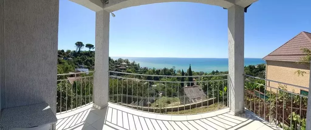 Дом в Краснодарский край, Сочи Сухумское ш., 83 (100 м) - Фото 1