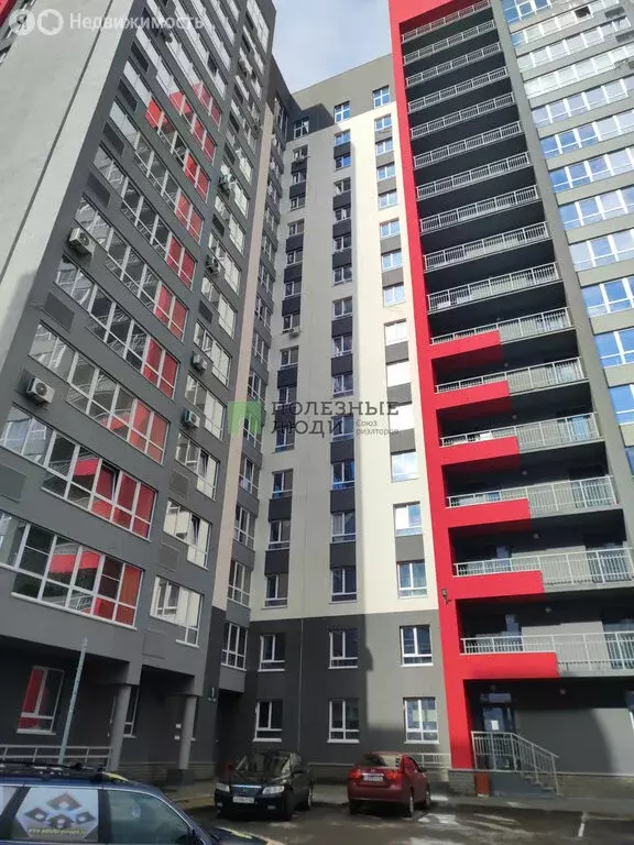 4-комнатная квартира: Барнаул, улица Монтажников, 4 (94.73 м) - Фото 1