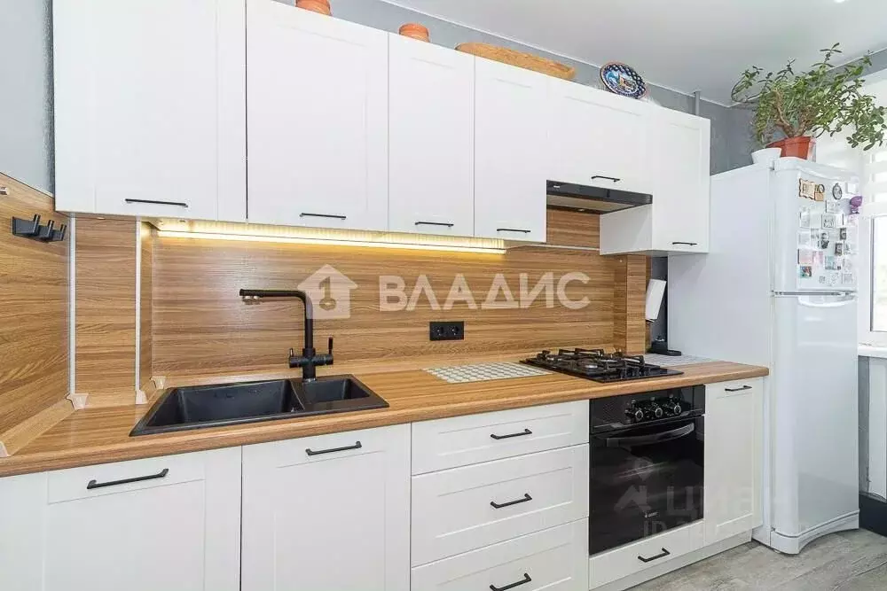 3-к кв. Владимирская область, Владимир ул. Ноябрьская, 8А (59.8 м) - Фото 1