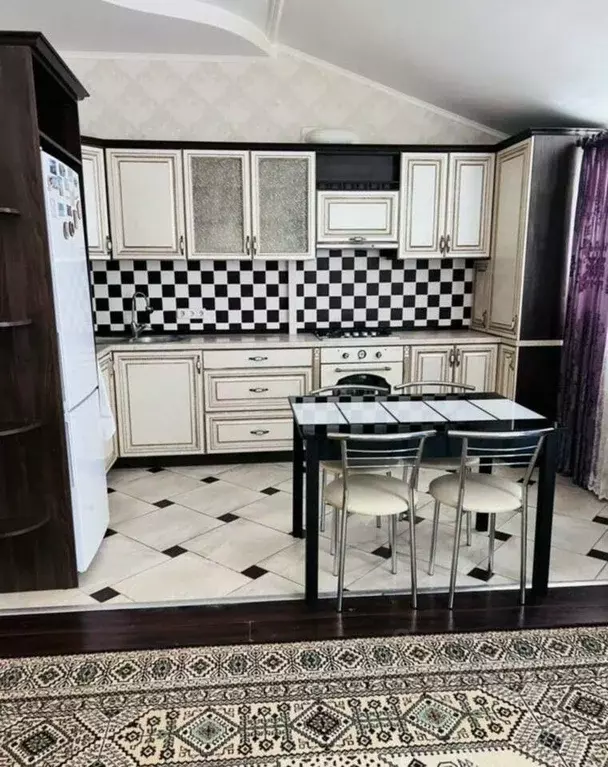 2-к кв. Крым, Симферополь ул. Камская, 27 (80.0 м) - Фото 1