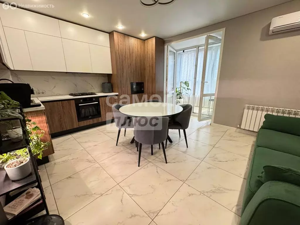 4-комнатная квартира: Медведево, посёлок городского типа Медведево, ... - Фото 1