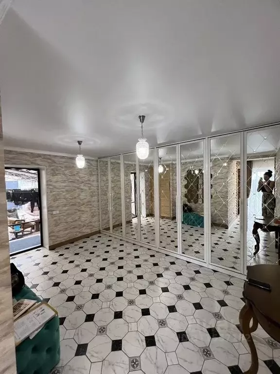 Дом в Крым, Симферополь ул. Битакская (250 м) - Фото 1