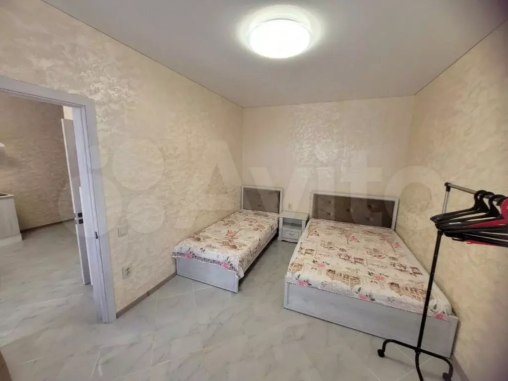 Комната 35 м, 1/2 эт. - Фото 1