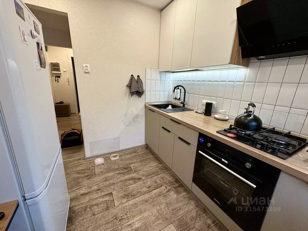3-к кв. Свердловская область, Екатеринбург ул. Фролова, 3 (42.0 м) - Фото 0