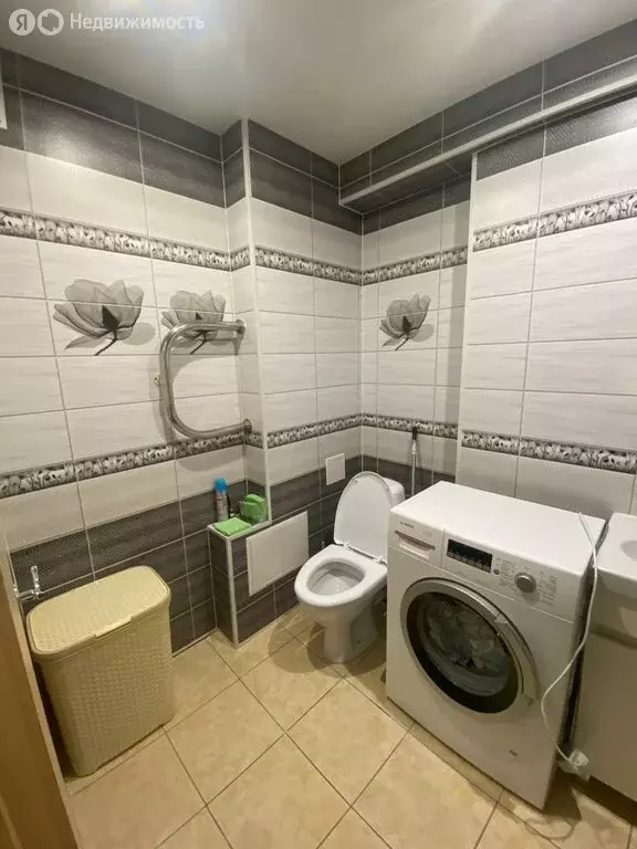 2-комнатная квартира: Череповец, Октябрьский проспект, 72А (64 м) - Фото 0