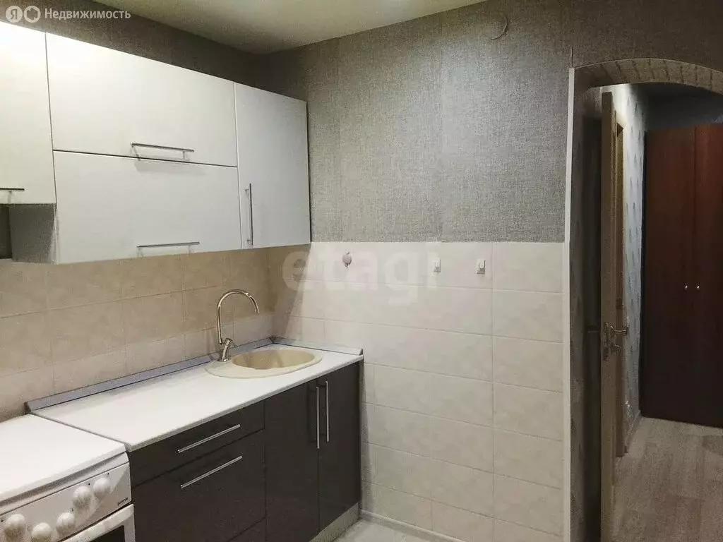 1-комнатная квартира: Барнаул, микрорайон Докучаево, улица Шукшина, 16 ... - Фото 2