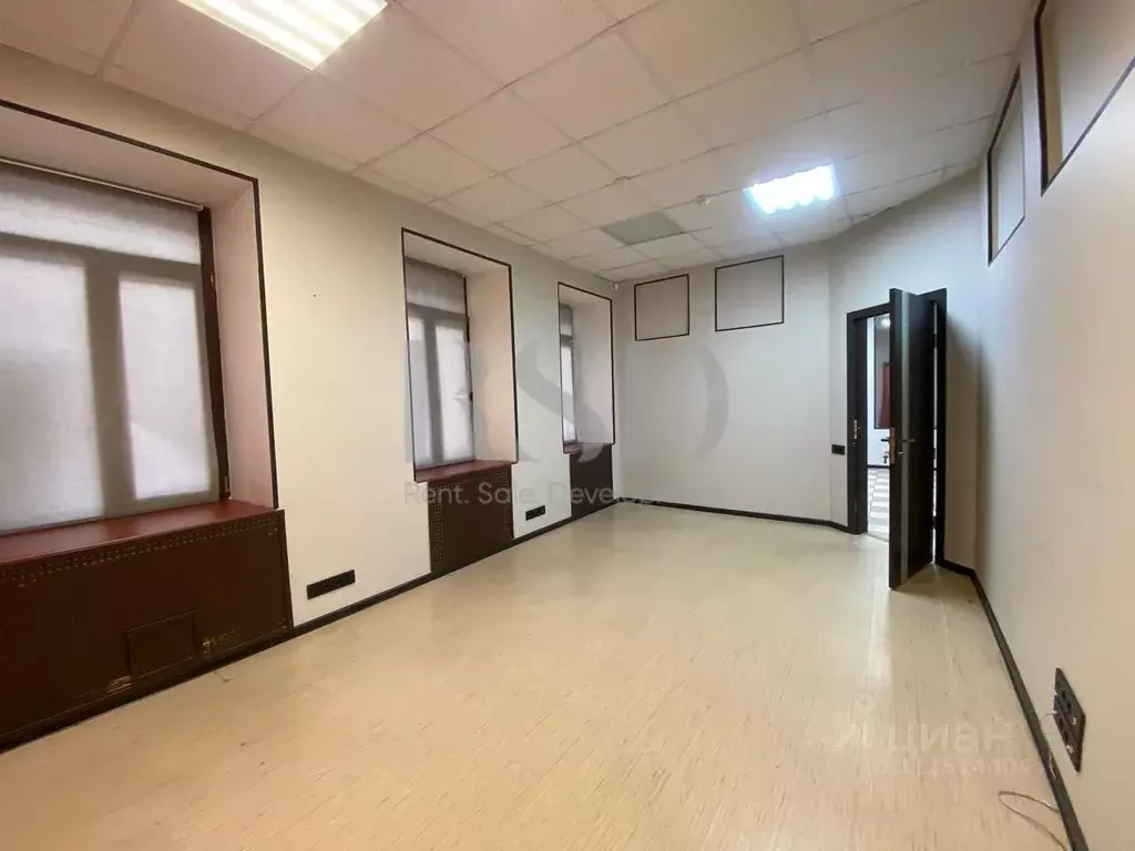 Помещение свободного назначения в Санкт-Петербург наб. Реки Фонтанки, ... - Фото 1