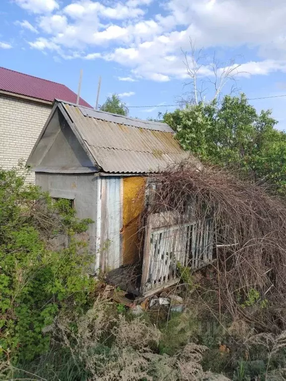 Дом в Саратовская область, Вольский район, Широкобуеракское ... - Фото 1
