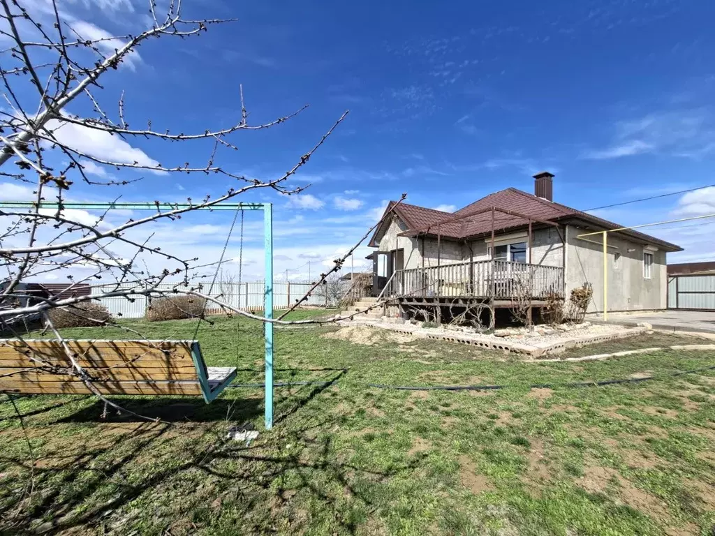 Дом в Волгоградская область, Средняя Ахтуба рп пер. Радужный (91 м) - Фото 1