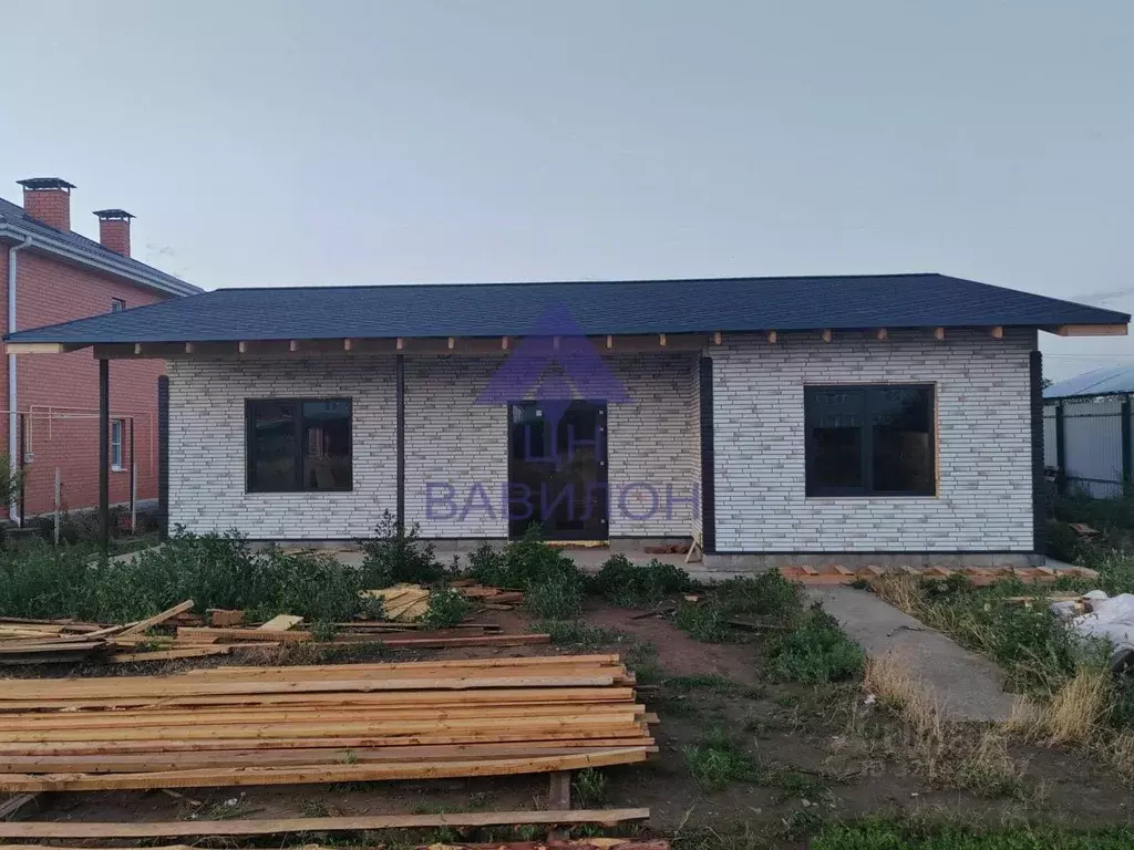 Дом в Ростовская область, Волгодонск ул. Химиков (100 м) - Фото 1