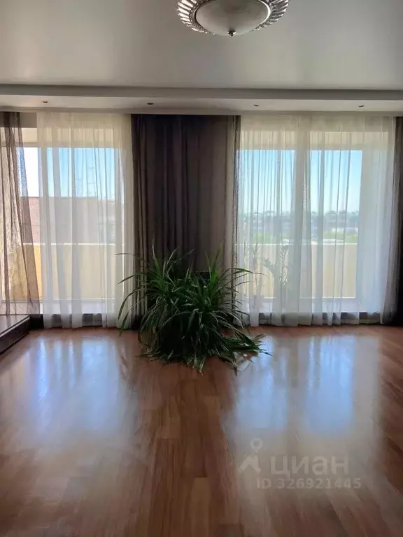 3-к кв. Хакасия, Абакан ул. Стофато, 4 (170.0 м) - Фото 1