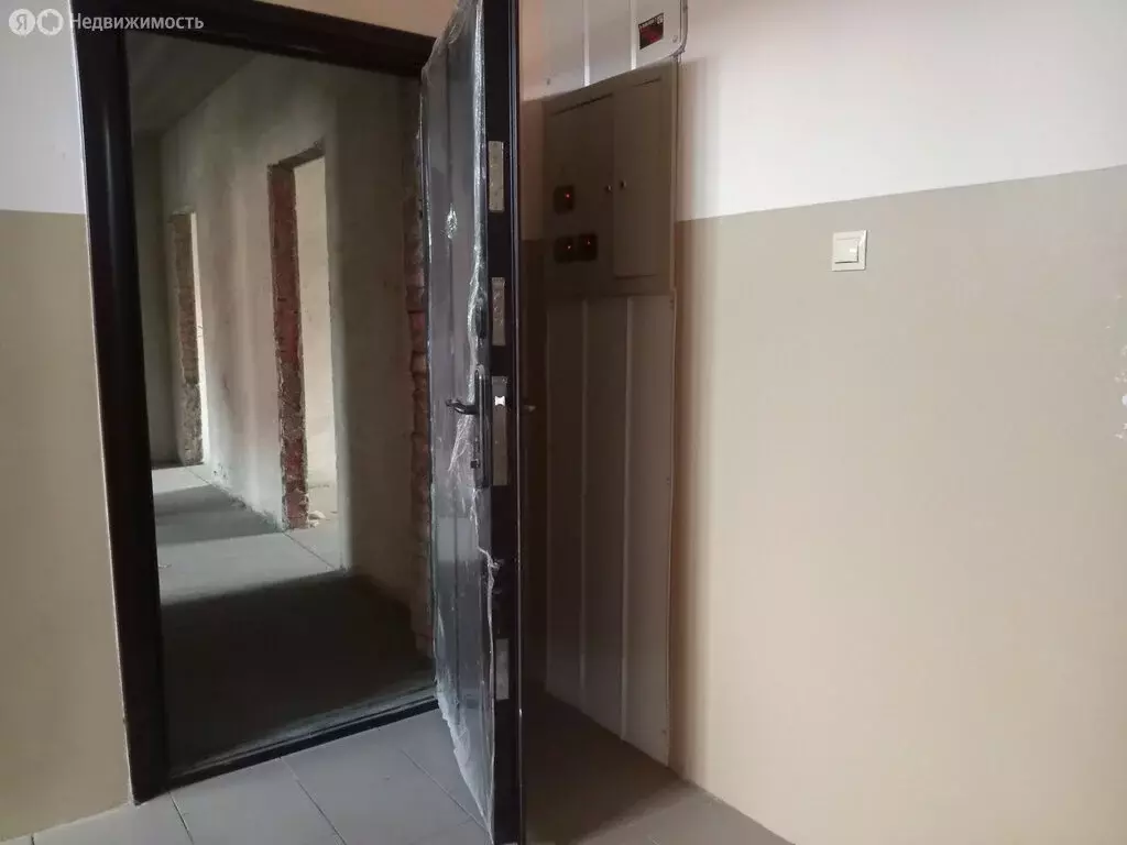3-комнатная квартира: Владикавказ, улица Цоколаева, 36к6 (84 м) - Фото 1