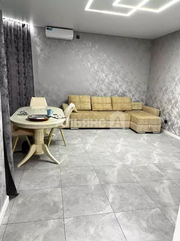 Дом в Краснодарский край, Усть-Лабинск ул. И.В. Гудовича (100 м) - Фото 1