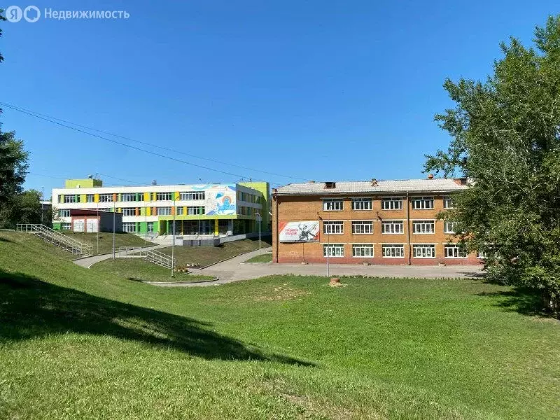 3-комнатная квартира: Иркутск, улица Баумана, 178 (48.5 м) - Фото 1
