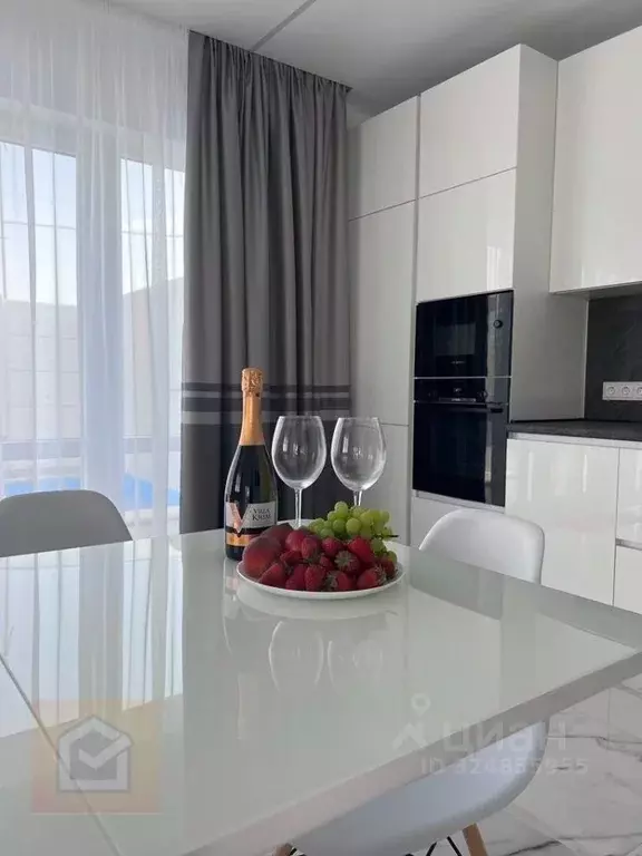 Коттедж в Крым, Сакский район, с. Уютное ул. Дерюгина, 12 (297 м) - Фото 1