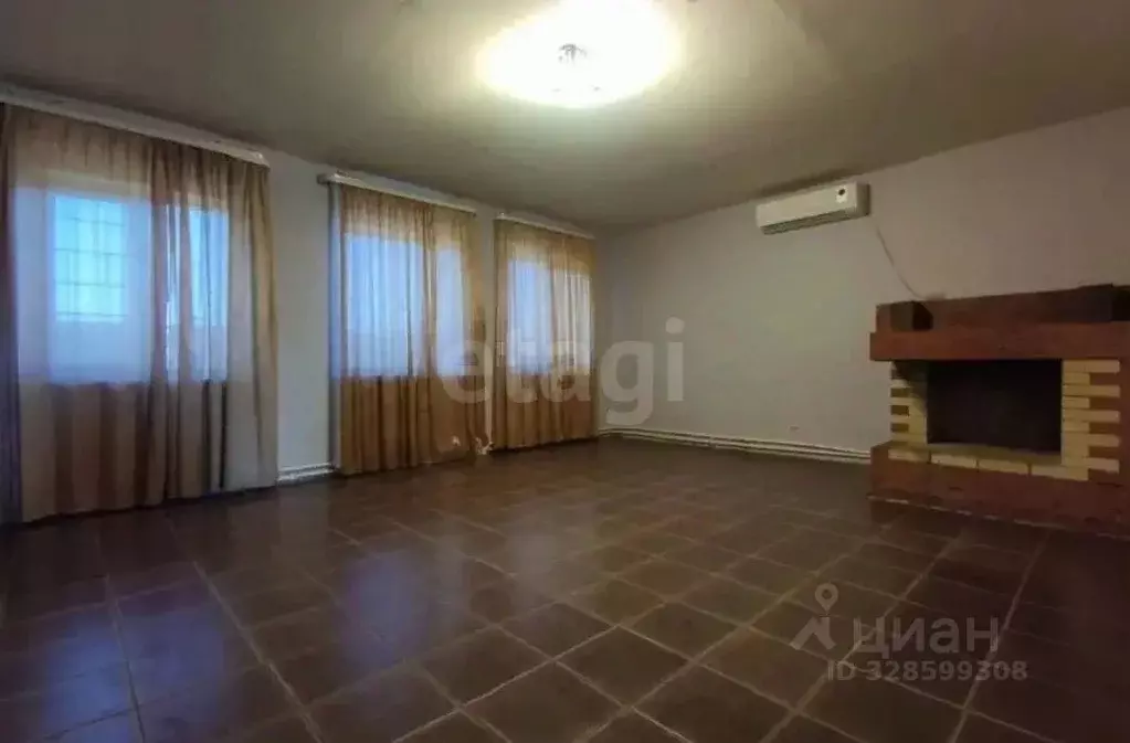 Дом в Брянская область, Брянск Лунная ул. (268 м) - Фото 1
