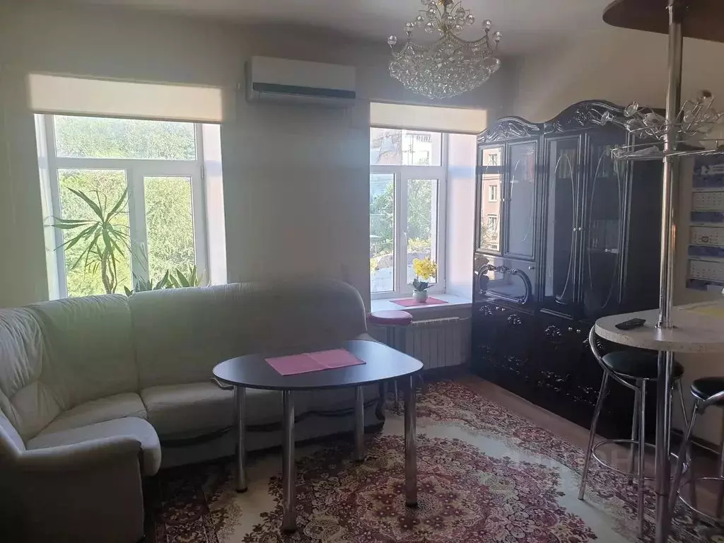 2-к кв. Приморский край, Владивосток Светланская ул., 37 (50.0 м) - Фото 2