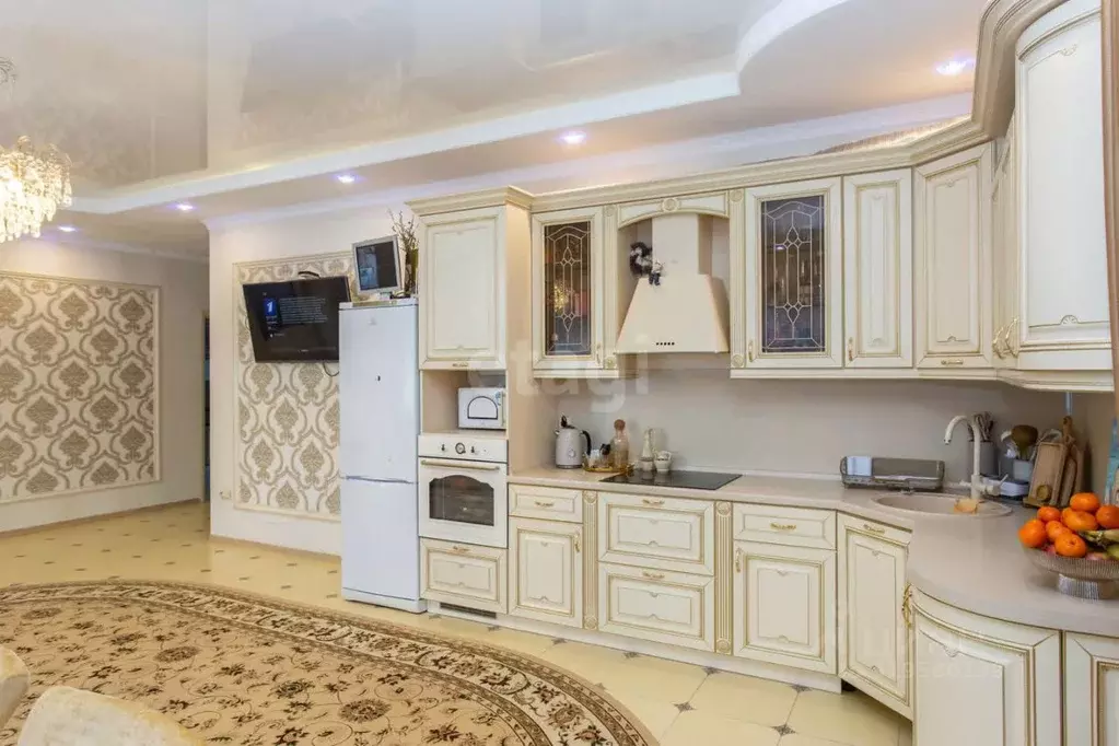 Дом в Тюменская область, Тобольск ул. Монтажников, 5 (182 м) - Фото 0