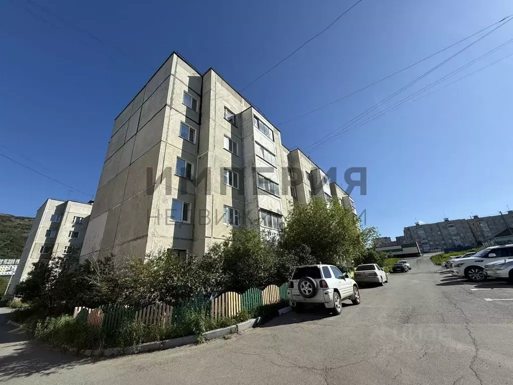 2-к кв. Магаданская область, Магадан Октябрьская ул., 6 (54.0 м) - Фото 0