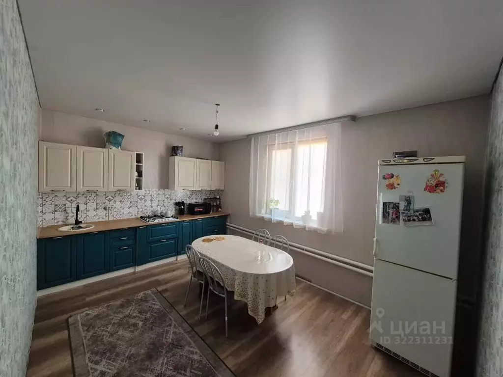 Дом в Астраханская область, Харабали ул. Баймаша Мендагазиева, 58 (102 ... - Фото 1