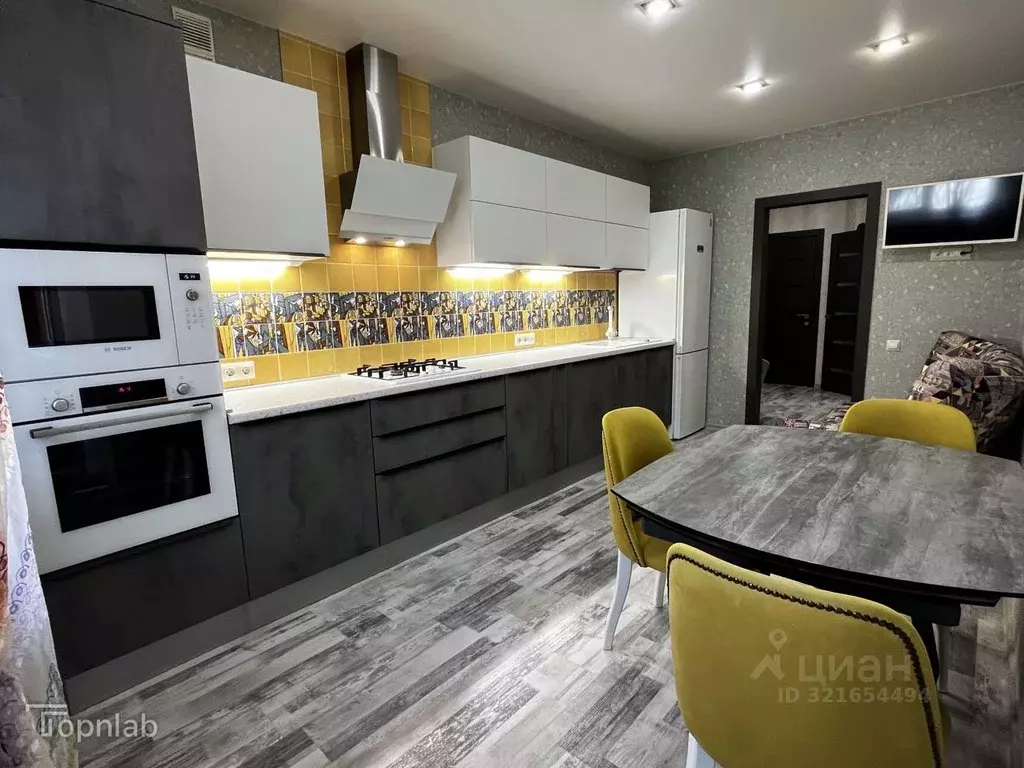 2-к кв. Орловская область, Орел Песковская ул., 12Б (71.1 м) - Фото 1