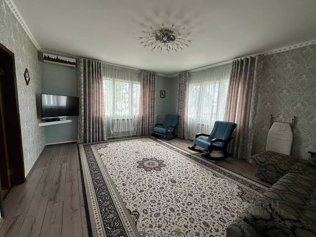 Дом в Оренбургская область, Оренбургский район, с. Нежинка ул. ... - Фото 1