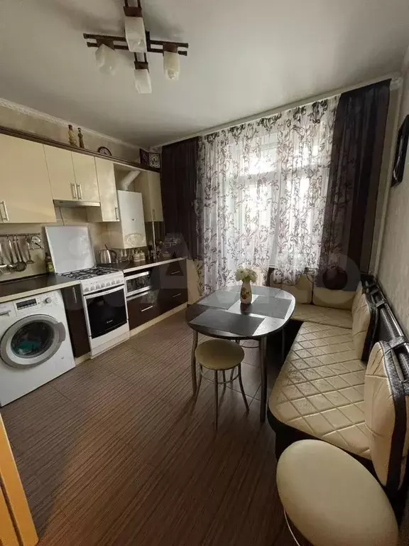 2-к. квартира, 60 м, 9/9 эт. - Фото 0