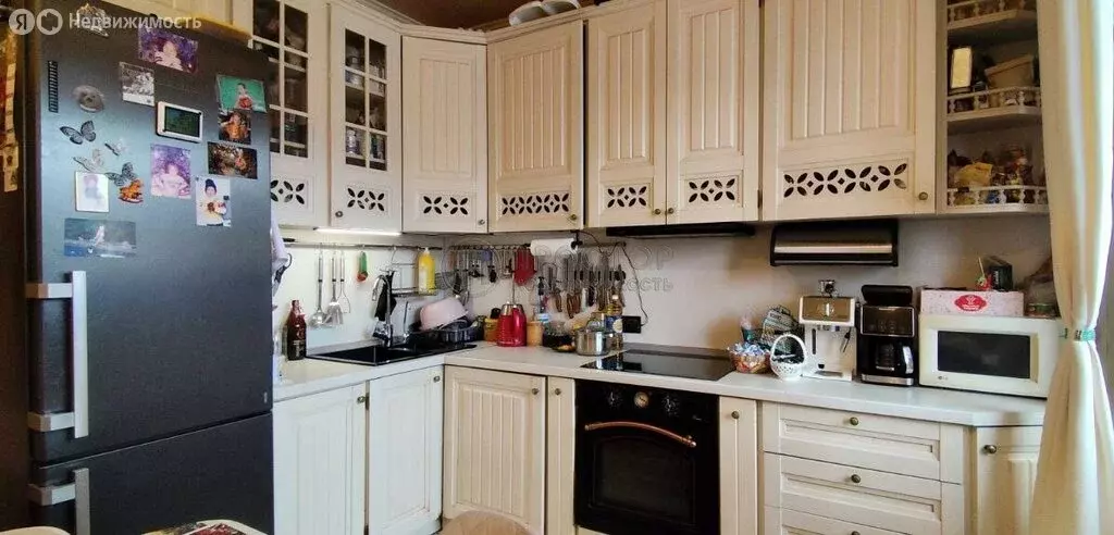 3-комнатная квартира: посёлок городского типа Октябрьский, Школьная ... - Фото 1