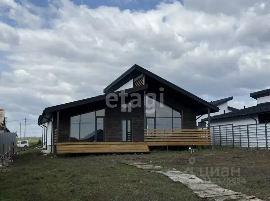 Дом в Саратовская область, с. Усть-Курдюм ул. Подсолнечная, 8 (158 м) - Фото 1