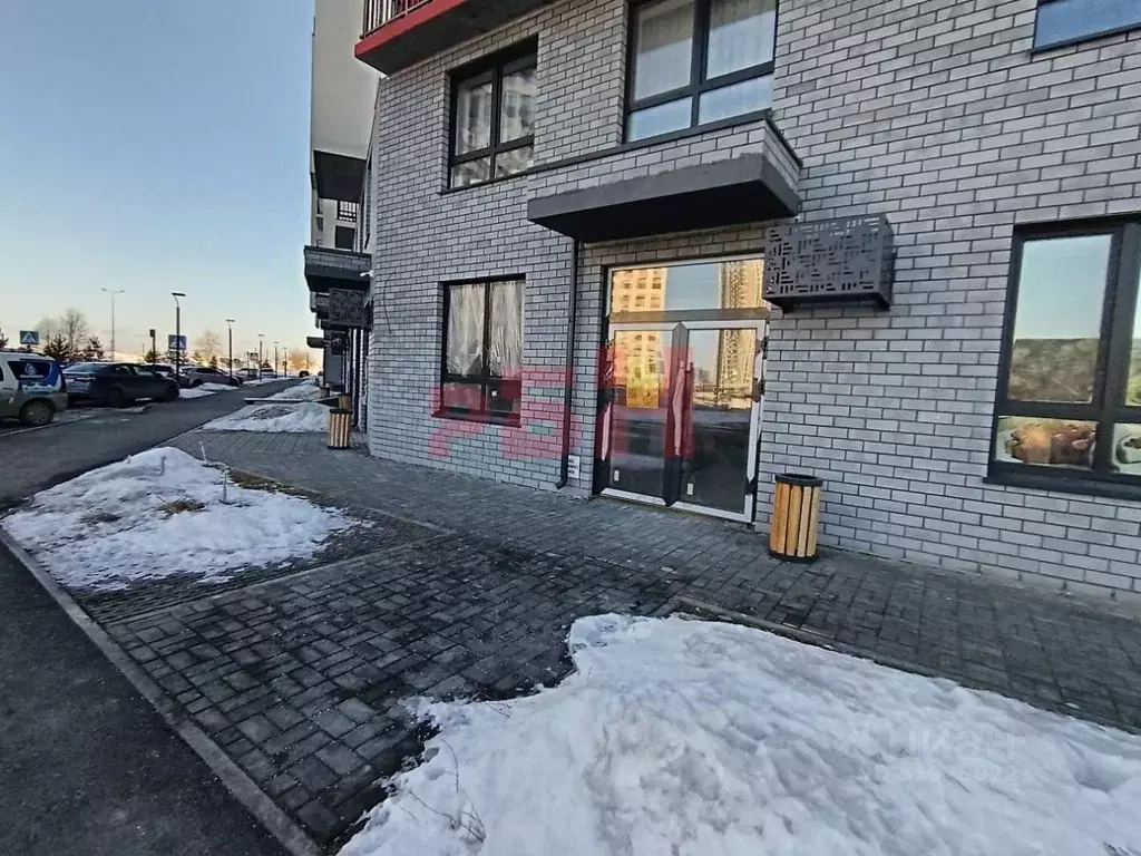 Торговая площадь в Тюменская область, Тюмень Меридиан Запад жилой ... - Фото 1