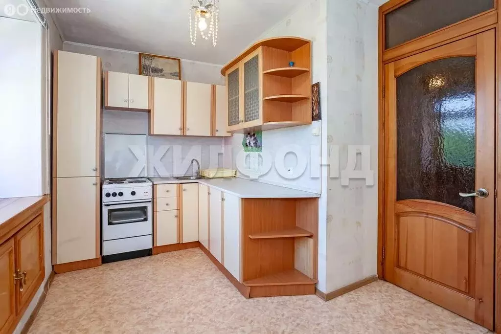3-комнатная квартира: Бердск, улица Попова, 4 (65 м) - Фото 0