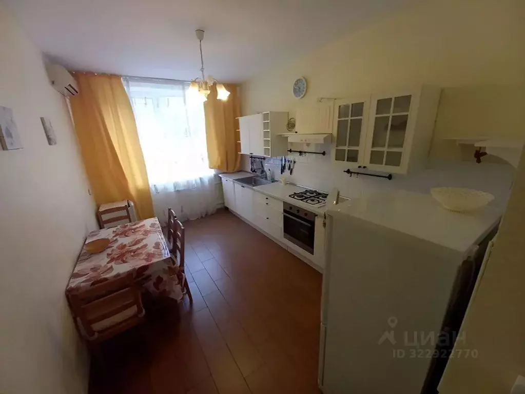 Комната Краснодарский край, Сочи Адлер жилрайон, ул. Известинская, 40 - Фото 1