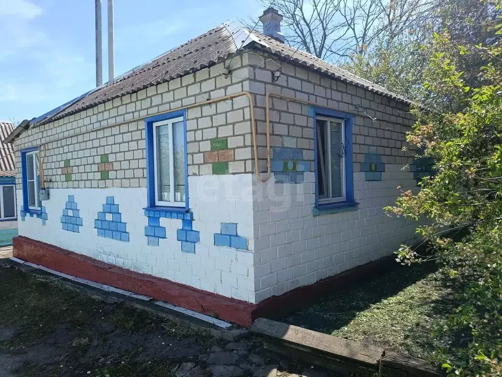 Дом в Белгородская область, Ровеньский район, Ладомировское с/пос, с. ... - Фото 1