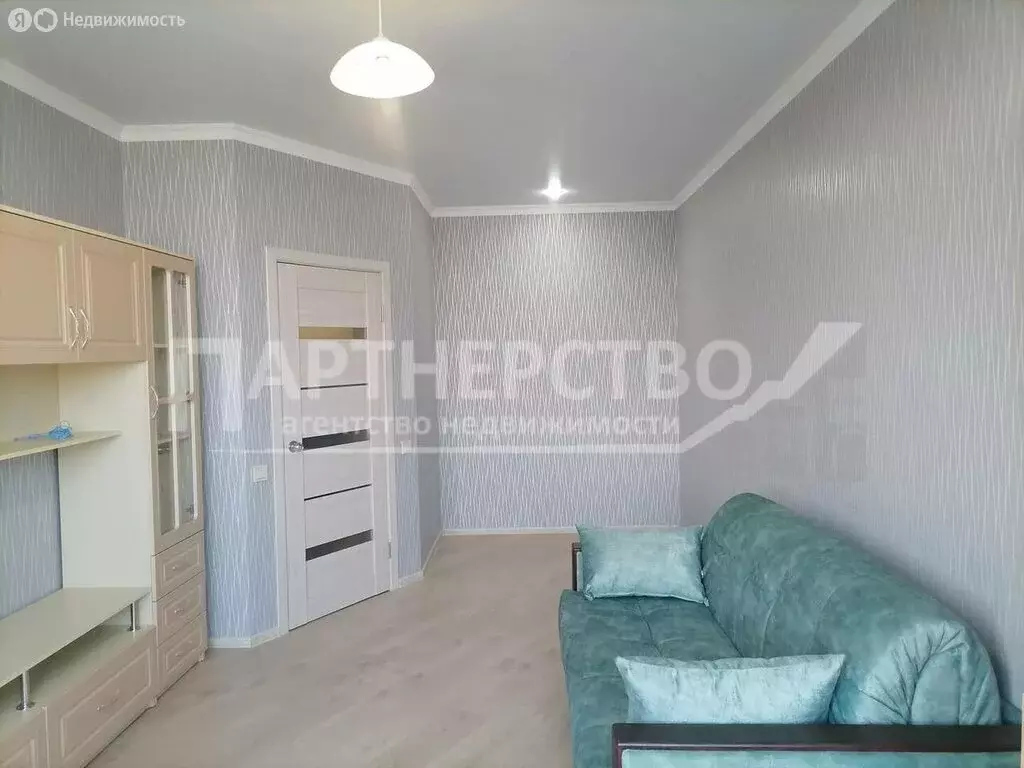 1-комнатная квартира: посёлок городского типа Ильский, улица ... - Фото 0